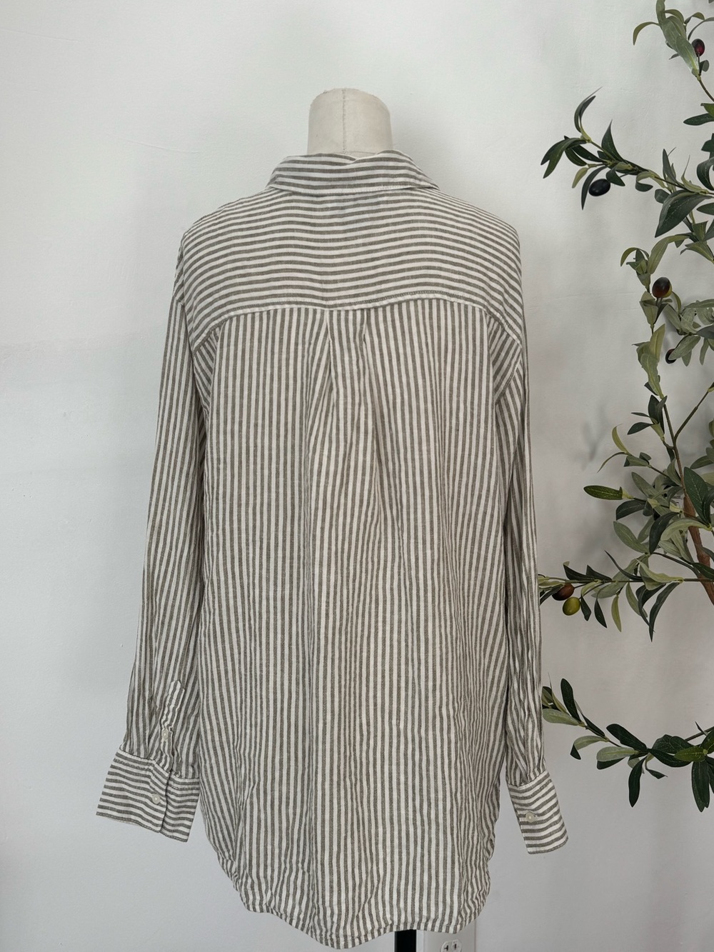 Old Navy Boyfriend Shirt Linen Blend Striped Button Up Long Sleeve Coastal Boho - Picture 3 of 7